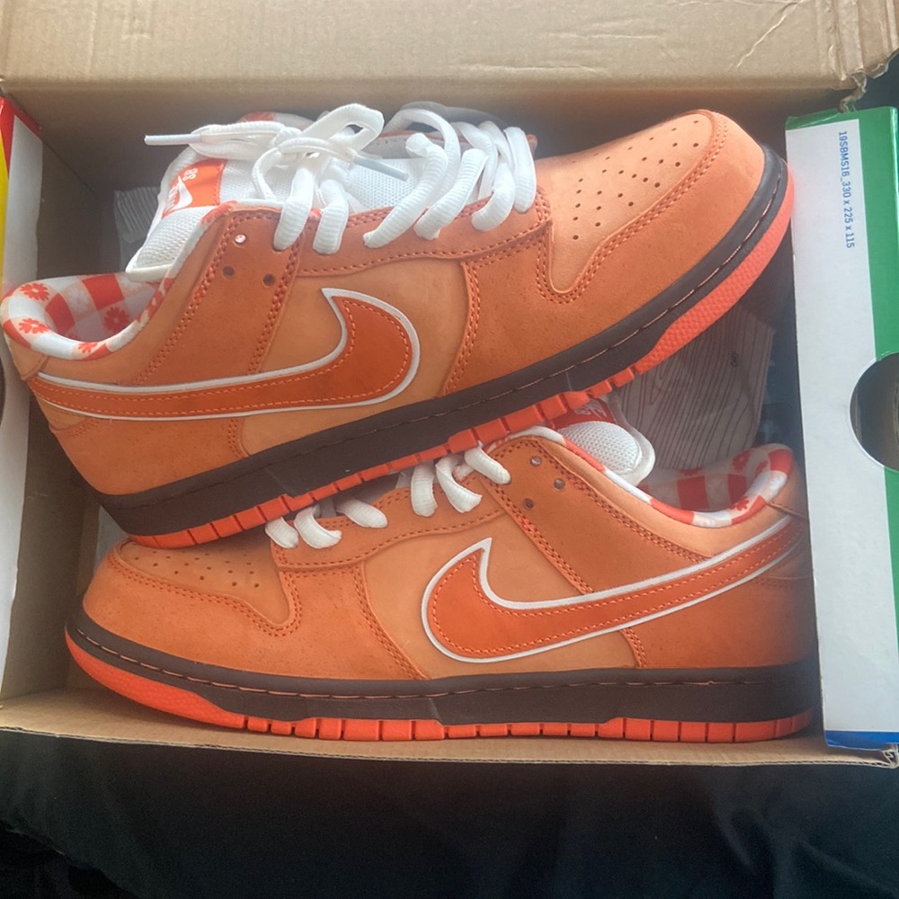 ONLY WORN ONCE ORANGE LOBSTER DUNKS